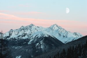 snowy-mountain-1287145.jpg